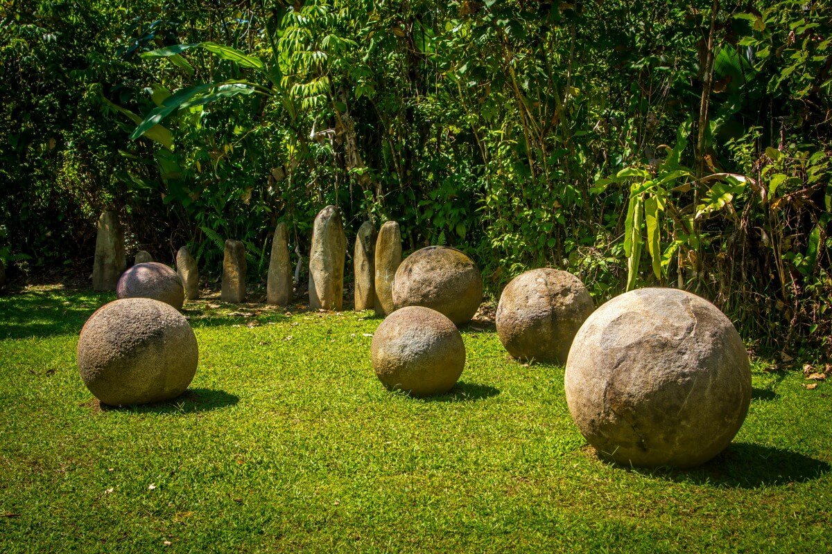 Những tảng đá hình cầu tại Costa Rica
