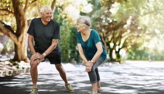 Những người trên 50 tuổi cần lưu ý gì khi tập thể dục